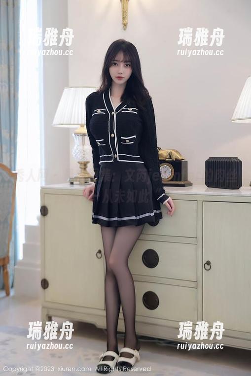 秀人网 - 最新图集：文芮jeninfer的肉丝魅力——从未如此“紧致”