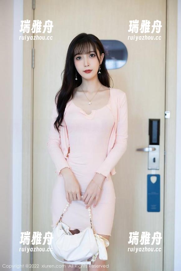 秀人网 - 每一束光都来找灿宝：高品质的眼镜写真集