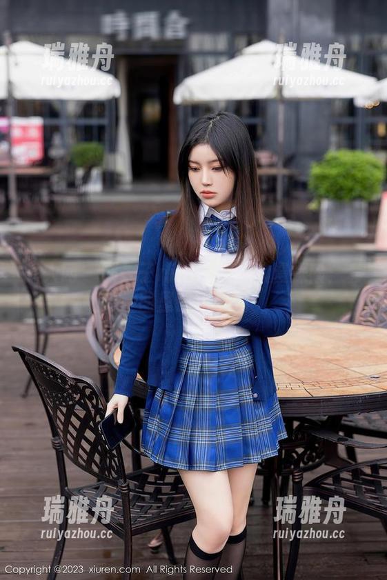 秀人网-糯美子nini 秀人网 - 糯美子nini网袜的浪漫探险:套图里的小幸福