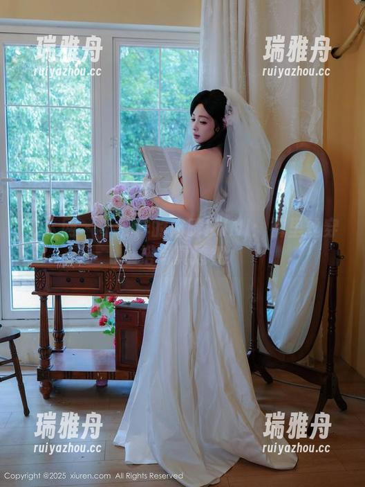 秀人网 - 不一样的肉晴MINI：裤里丝穿搭写真透视
