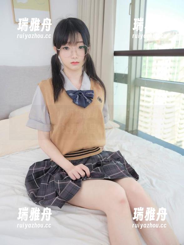 紧急企划-小奶糕Milky 紧急企划 - 小奶糕Milky的连衣裙作品:这糖果色调让我心里像开了一朵小花。