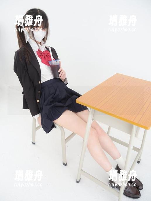 紧急企划 - 精选五光十射的小婕体操服图集，内部定制，每个镜头都让人想开小灶