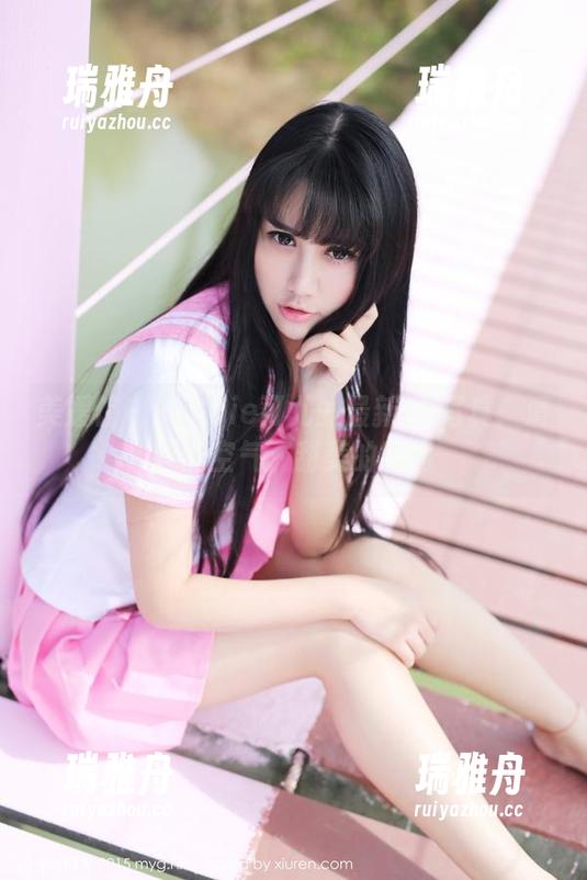 美媛馆 - Barbie可儿的最新JK写真：清新的空气，甜美的瞬间