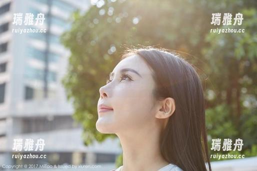 蜜桃社-Lra 蜜桃社 - Lra的最新圣诞写真集:光影交错间的私密瞬间