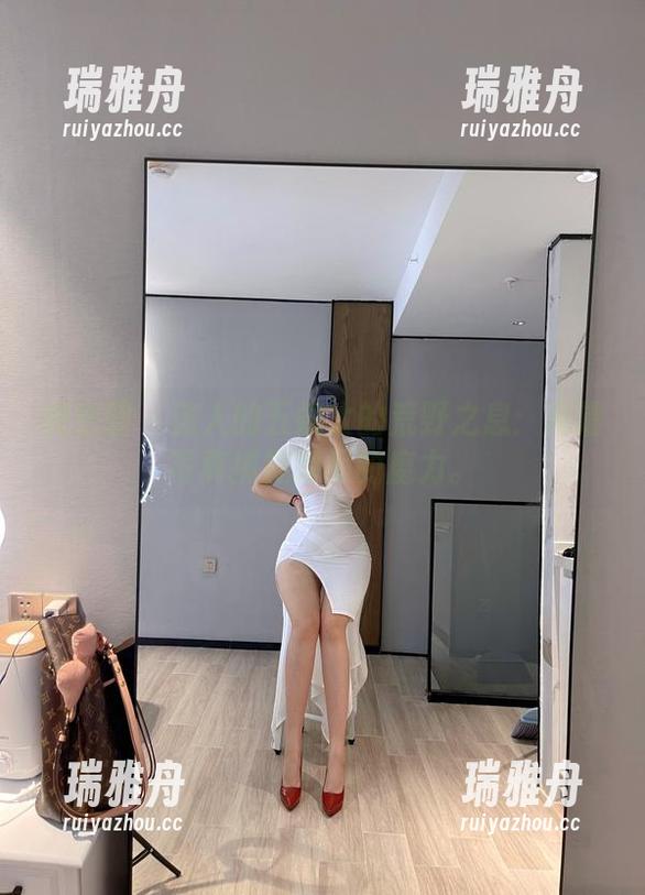 迷人的五姨太 微密圈 - 迷人的五姨太的荒野之息:高清写真捕捉瞬间的魔力。