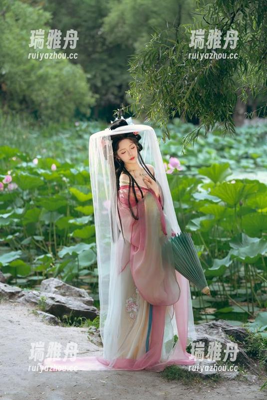 游走在水波间，雯妹不讲道理的天城水着写真集，资源任你啃！
