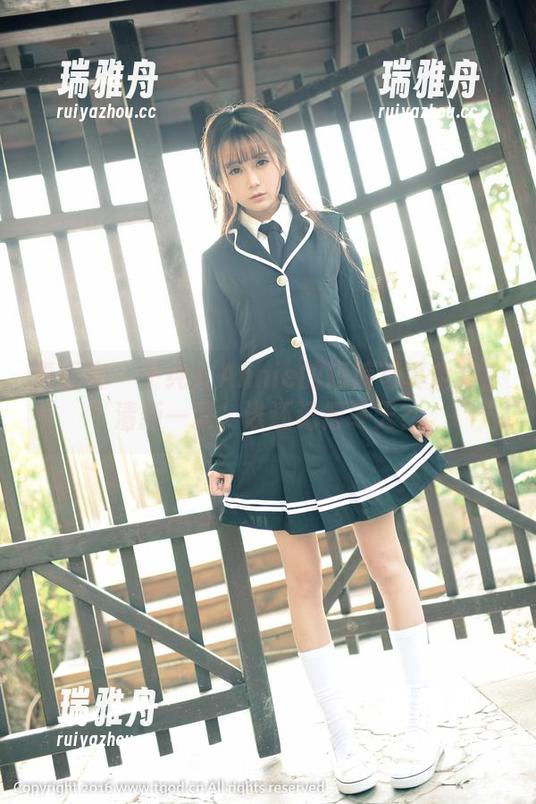青豆客 - 子纯儿Annie的短裤写真全集：清新一夏，谁还记得冬天？