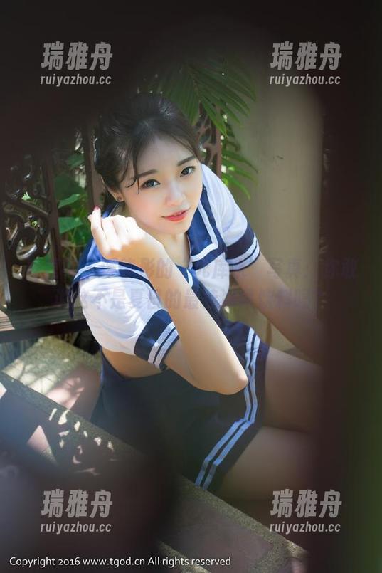 青豆客-谭晓彤 青豆客 - 谭晓彤的“死库水”写真:你敢说这不是夏日的最佳冰镇饮料吗?