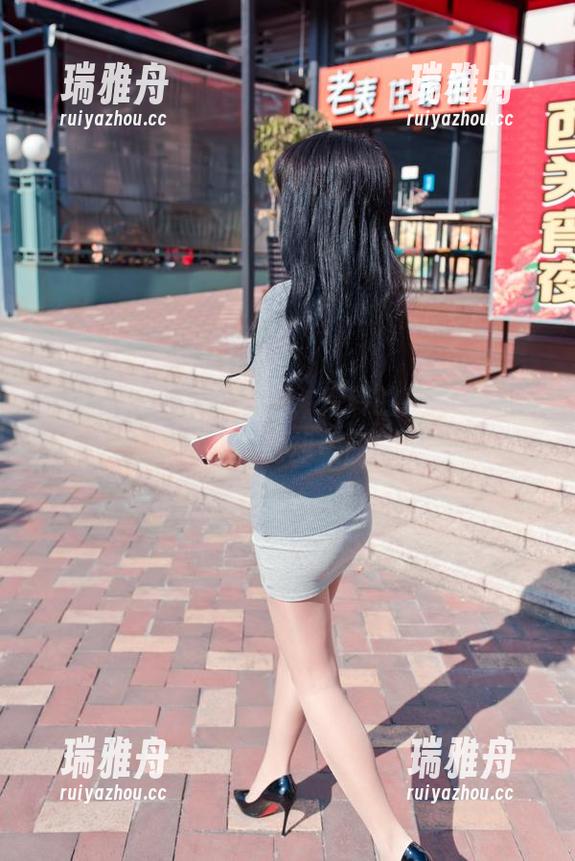 魔镜街拍 - 一个车展，玲玲的高清街拍写真，尴尬却美丽！