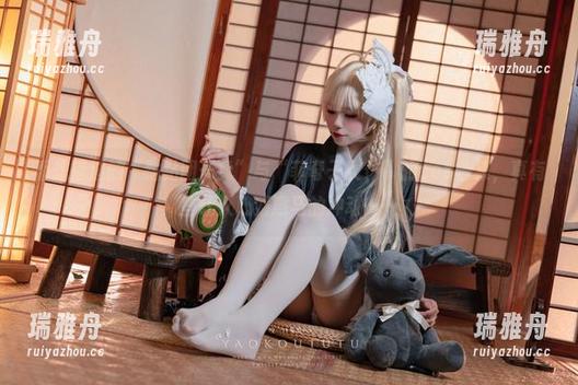 不想错过的“黏黏团子兔”与“菲奇子女仆”的cos合集，真有些让人心猿意马的冲动……